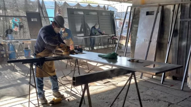 La metalúrgica jujeña Imanta ofrece al mercado carpinterías metálicas más resistentes, perdurables y de calidad (e incursiona en la producción seriada)