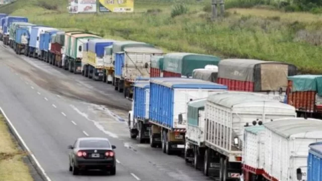 Tucumán interrumpe su zafra azucarera por el paro de transporte, medida de protesta a la falta de gasoil ¿En Jujuy cómo sigue la zafra?