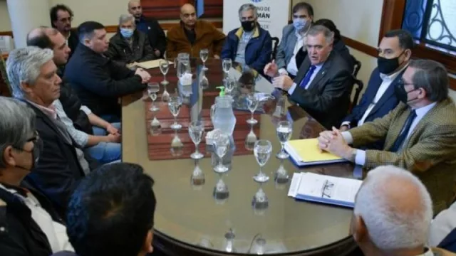 El Gobierno tucumano afirma que “la zafra, por falta de gasoil, no se va a parar” 