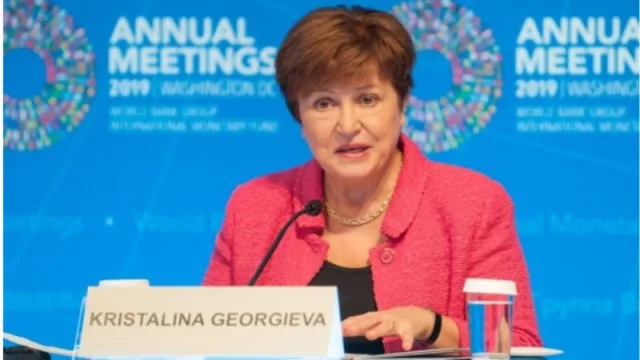 El FMI reconoce que habrá cambios en medidas y gasto para cumplir las metas del acuerdo con Argentina