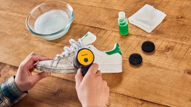 El gadget que faltaba: un limpia zapatillas (by Philips)
