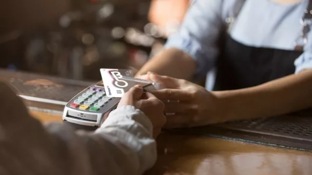 Por qué la nueva tarjeta de Openbank es transparente (además de distinta es más segura: solo incluye los últimos 4 dígitos)