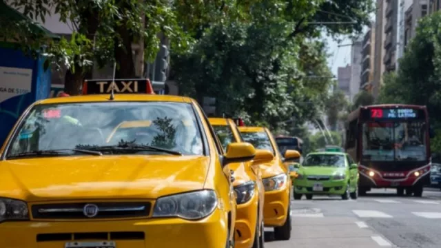 ¿Cambio de marcha? 1 de cada 2 taxistas ya se unió a las apps de movilidad (que crecieron un 79% en el último año)