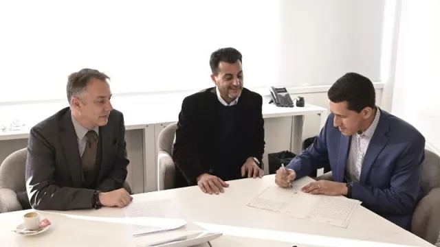  Autoridades del BCIE firmaron la compra de la oficina de Argentina (en la Torre IRSA de Retiro)