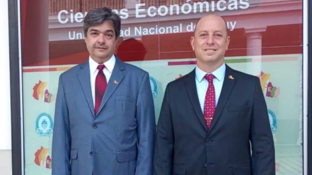 DECANO Y VICEDECANO DE LA FCE, JAVIER MARTÍNEZ Y ALEJO CORNELL.
