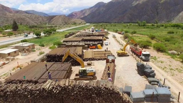 Jujuy Verde: Morales firmó un convenio con una empresa China para la compra de duplas eléctricas a batería de litio para el “tren solar”