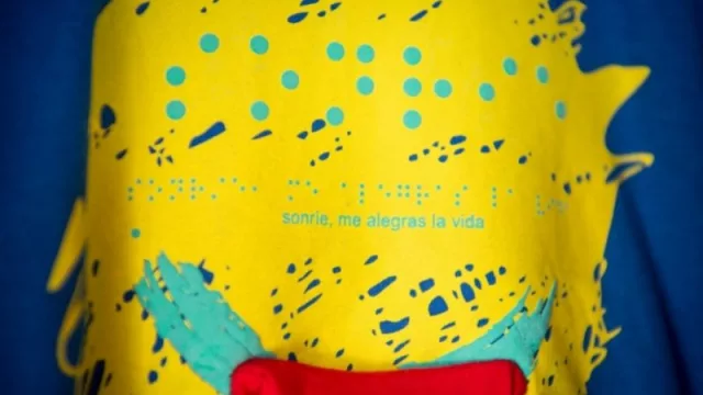 Pako Peko, la marca de ropa infantil inclusiva (prendas en braille, con pictogramas y lenguaje de señas)