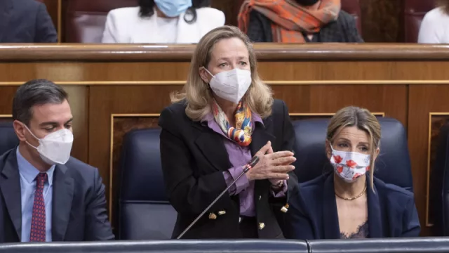 ¿Vamos camino a una inflación del 10% anual? Calviño alerta de “alto riesgo” de espiralización de precios