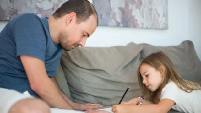 Ni premios, ni viajes: las empresas benefician a sus trabajadores flexibilizando horarios para acompañar a sus hijos al cole (el caso Mudafy)