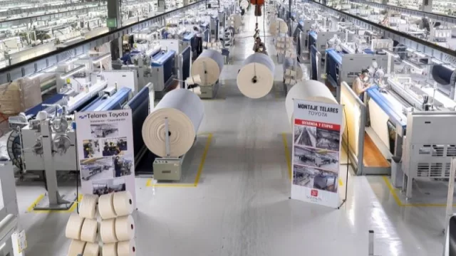 Santista, la empresa líder en jeans, sumó más telares Toyota e invierte $ 500 millones en su planta de Tucumán