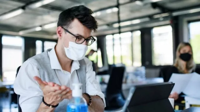 Omicron lo hizo: la generación de empleo temporal se incrementó casi un 40% en nuestro país (respecto de 2021)