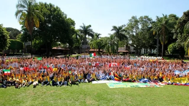 Junior Achievement nominado al Premio Nobel de la Paz (por su capacidad de encontrar unidad en la diversidad)