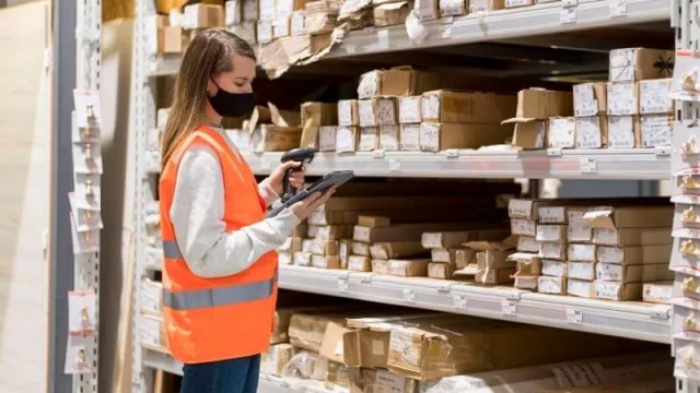 Mujeres en logística: solo el 5% de las posiciones en esta industria fueron ocupadas por ellas (es uno de los sectores más pujantes por la pandemia)