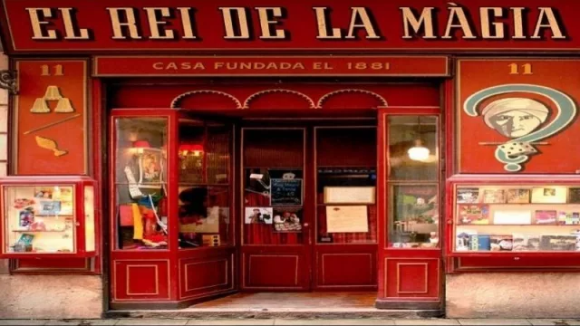 La magia sigue viva: cómo trabaja la tienda más antigua del mundo en pleno corazón de Barcelona