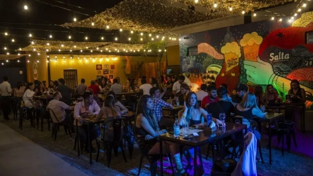 Cerveza Salta abrió su nueva propuesta gastronómica: Un jardín cervecero