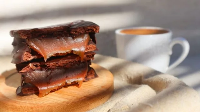 La bomba ya es atómica (Fakin Bomb crece y lanza un alfajor proteico sin azúcar)