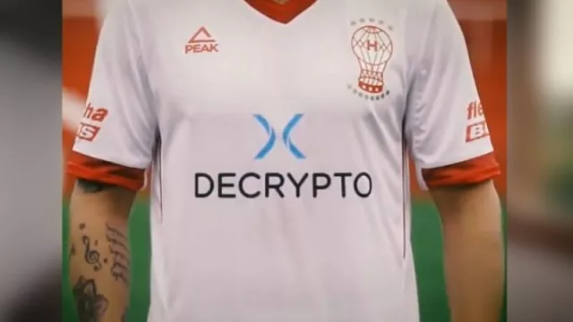 “Decrypto.la” es el nuevo main sponsor de Huracán (las criptomonedas llegan al fútbol argentino)