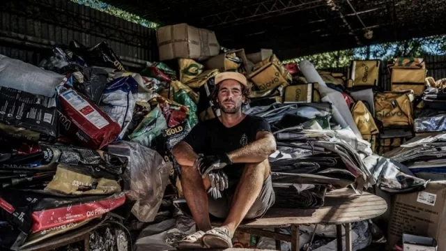 Swahili Eco transforma la basura en accesorios: mochilas, materas y algo más (a partir de lonas de cartelería y bolsas de alimentos para mascotas)