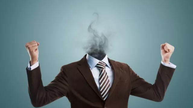 El creciente síndrome de estar quemado por el trabajo: ¿qué es y cómo combatirlo? (el cinismo, síntoma clave)