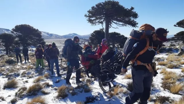 El trekking adaptado impulsa el acceso al montañismo a personas con discapacidad 