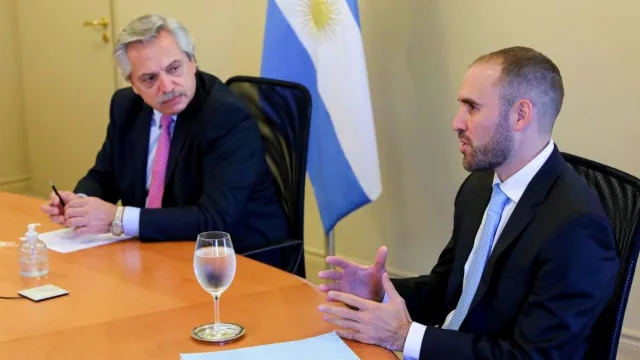 Sin acuerdo con el FMI, Guzmán empieza a pagar la deuda del canje de 2020