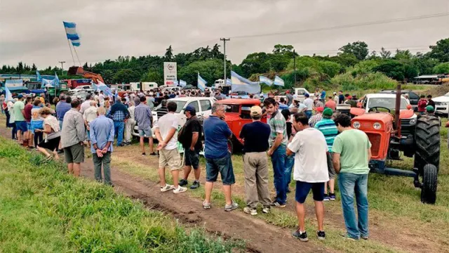 El campo salió en bloque a rechazar el cierre de las exportaciones de carne y ya se habla de un cese de comercialización