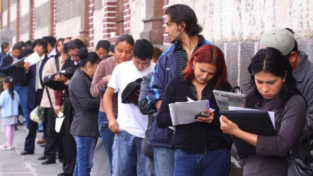 En 12 meses de pandemia, la crisis destruyó 125.000 empleos privados