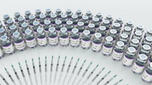 ¿Se vacunaría con Janssen o AstraZeneca? Ocho expertos tienen clara la respuesta