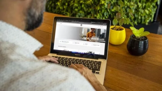 Renault salta los concesionarios y ofrece a sus clientes más de 5.000 repuestos y accesorios en su tienda oficial (desde tasas a cafetera “Nespresso”)