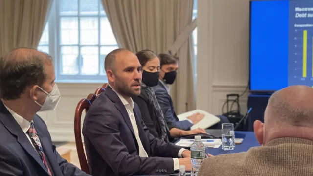 Guzmán busca financiamiento extra en el Banco Mundial