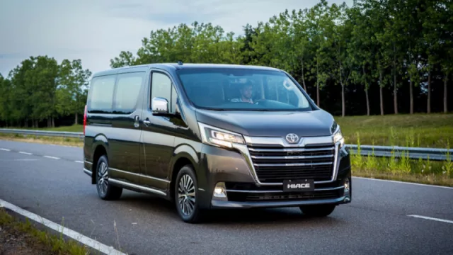 Toyota renueva su línea de vehículos comerciales con la nueva Hiace