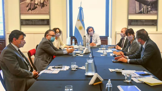 El Gobierno convocó a empresas y sindicatos para consensuar subas atadas a su inflación