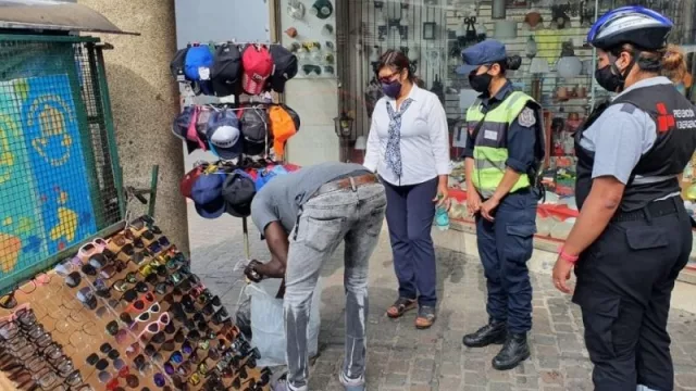 Una buena noticia para el centro: los manteros podrán trabajar desde las 21