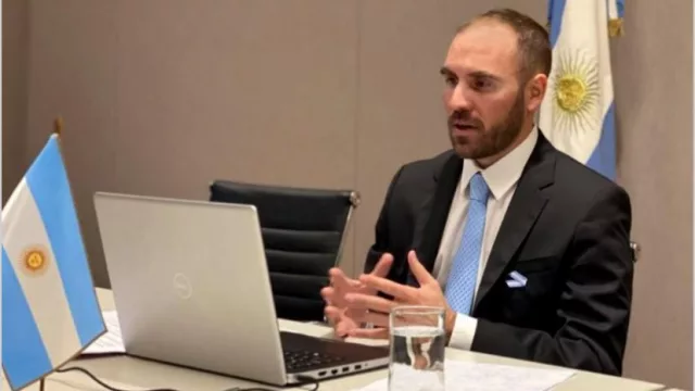 Economía evalúa pedir al BCRA que le gire utilidades por $ 400.000 millones