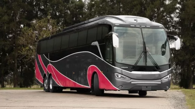 Volvo apuesta a la versatilidad: presenta su bus de 15 metros en el mercado argentino