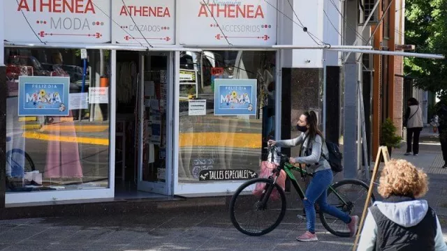 Desde este lunes 26, se retomaron las nuevas actividades comerciales en Neuquén