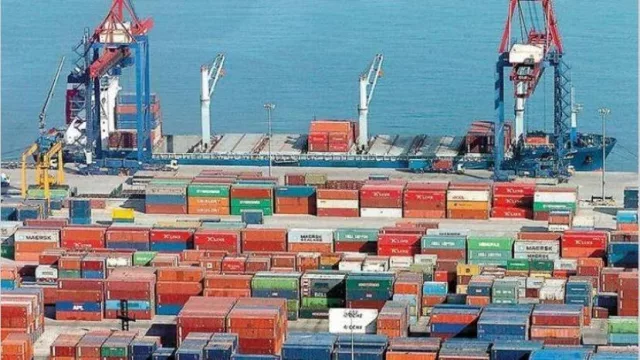 Por primera vez en el año, aumentaron las importaciones y cayó fuerte el superávit comercial