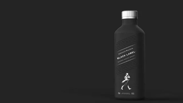 Diageo se juega y lanza un "Johnnie Negro" en la primera botella 100% libre de plástico (¿es Pulpex el futuro del packaging?)