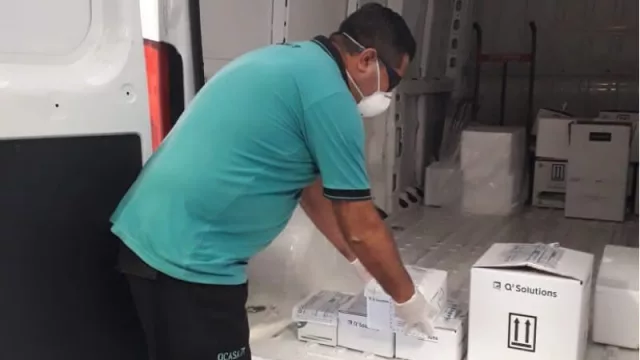 Paso a paso: cómo funciona el servicio de recolección y envío de muestras de COVID-19 que realiza el Malbrán