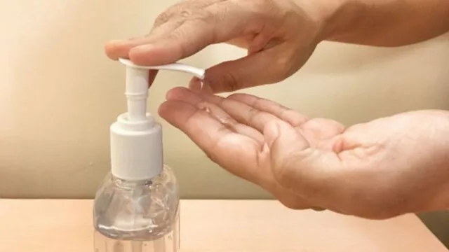 Falta de alcohol en gel: un empresario tucumano donará miles de litros de alcohol 