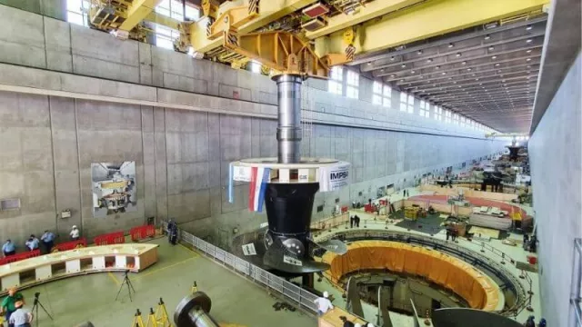Se reemplaza una turbina en Yacyretá después de 25 años de funcionamiento