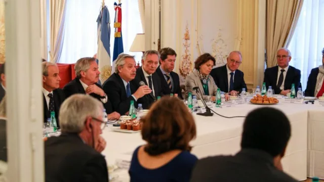 Alberto Fernández, en París: "Con Macri vivimos un 2001 por goteo”