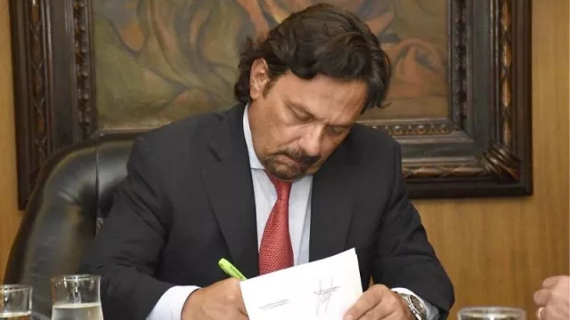 Sáenz congeló por 180 días los sueldos de los funcionarios públicos de la provincia
