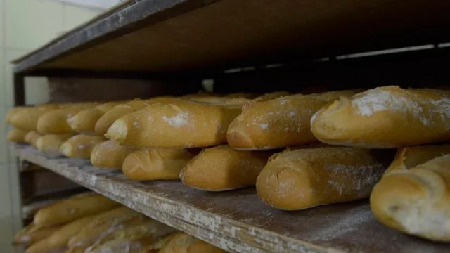Congelamiento del precio del pan: denunciaron que aumentó el precio de la harina 