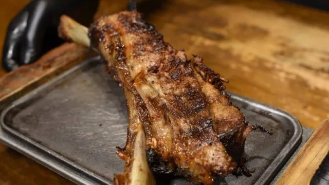 ¿Qué comemos para Año Nuevo? Menú parrillero en Revire Brasas Bravas de Calle Corrientes