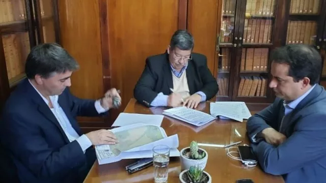 Firmaron el contrato de concesión de la zona franca de Perico