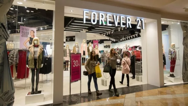 Forever 21 se declaró en quiebra y analiza cerrar 350 tiendas en el mundo