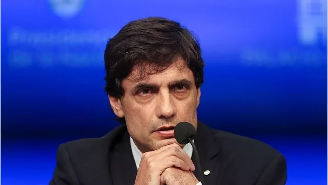 Pospusieron pagos de bonos y negociarán con el FMI para reprogramar u$s 105.000 millones