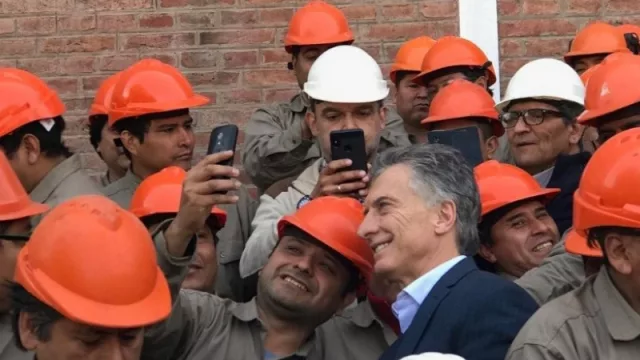Una nueva página de la novela: Macri visitó a los trabajadores del Ingenio La Esperanza