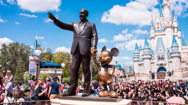 Estudiantes paraguayos tienen la oportunidad de realizar pasantías en Disney World